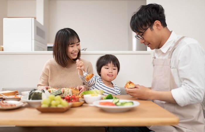 crianças e alimentação saudável como estimular