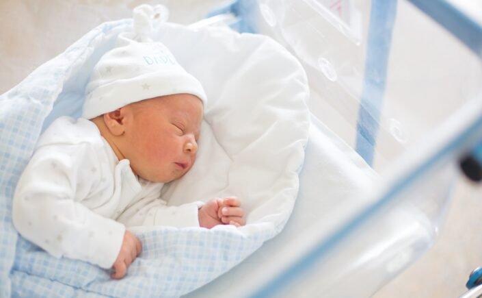 imagem ilustrando cuidados com bebês prematuros