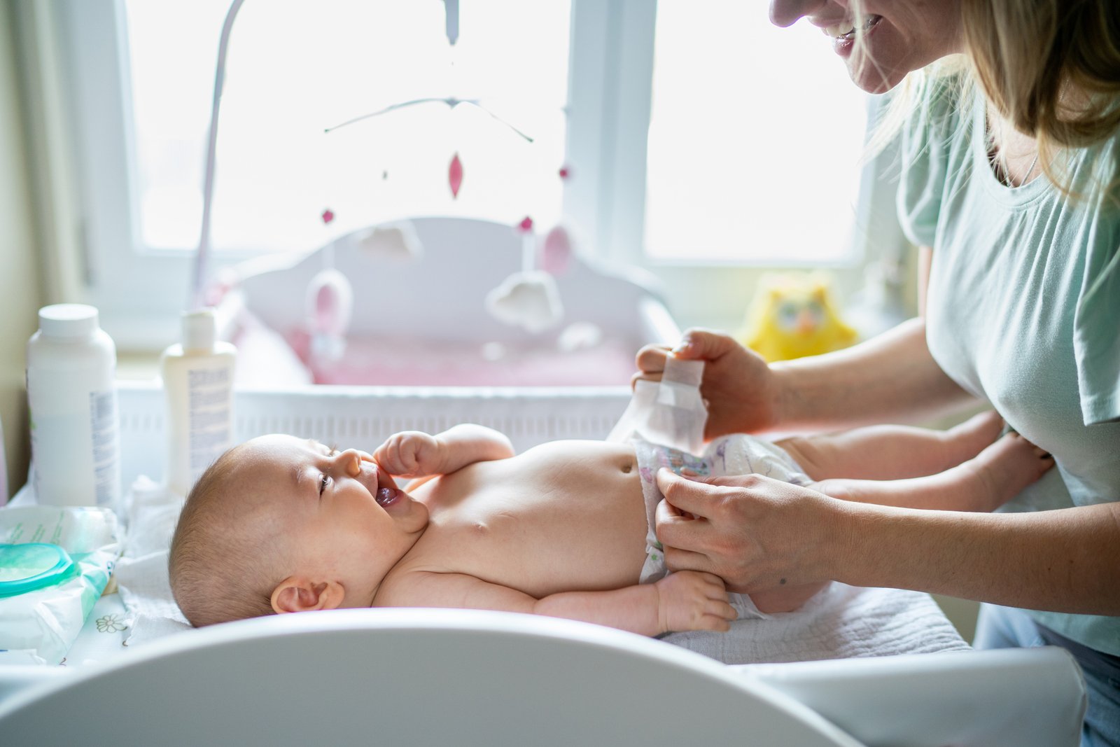 Toalha umedecida infantil saiba para que serve e como o produto facilita a rotina com o bebê